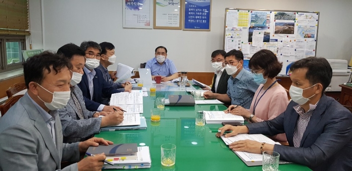 목포시가 6일 김신남 목포부시장 주재로 ‘관광지 및 주요시설 안전과 청결을 위한 대책회의’를 개최하고 있다.