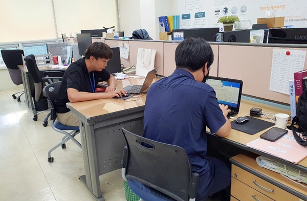 대구대 K-PACE센터 학생들이 한국한의약진흥원에서 인턴으로 일하고 있다.(사진제공=대구대)