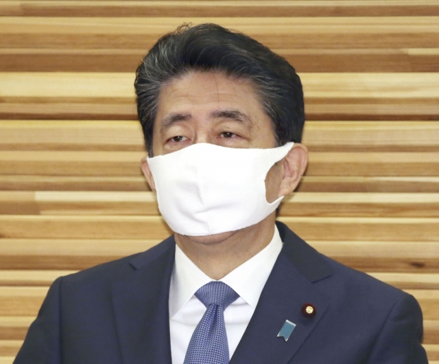 “아베 건강 문제로 사임 의향”···일본 언론 일제 보도