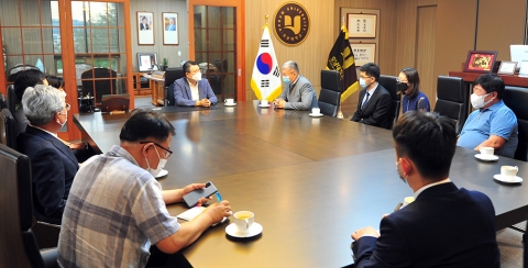 박상철 호남대 총장, 장청강 주광주중국총영사와 환담