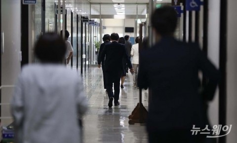 국회 직원 vs 野 보좌진···국회 사무처  증원 놓고 ‘갈등’