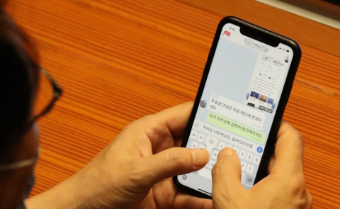 네이버 출신 윤영찬 의원 “카카오 들어오라” 문자 논란