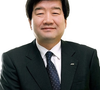 최평규 SNT그룹 회장, 총 5억원 장학금 전달···“용기·희망 잃지 않기를”