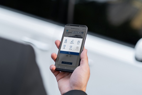 현대차가 공개한 신규 서비스는 스마트폰과 자동차 간의 근거리 무선통신(NFC) 및 저전력 블루투스(BLE) 통신을 기반으로 디지털키의 공유 기능을 적극 활용한 것이 특징이다. 사진=현대자동차 제공