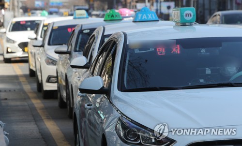 남성 택시기사 ‘기습 뽀뽀’ 여성 승객 감형···법원 “경미한 추행”