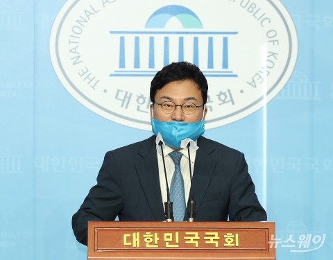 검찰, ‘이스타항공 재산 손해’ 이상직 의원에 구속영장 청구