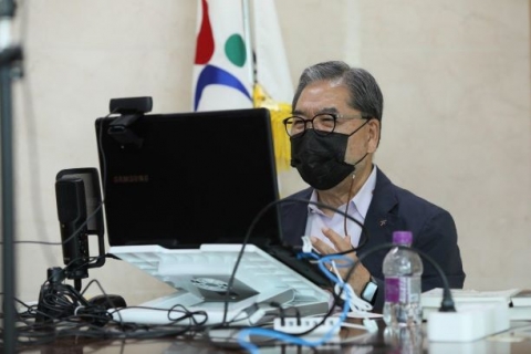 故 이건희 회장 빈소 찾은 이재정 경기교육감···“코로나19검사 받아”