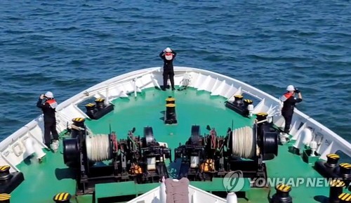 해경, 북한 피격 사망 공무원 시신 집중 수색 지속···함정 등 39척 투입