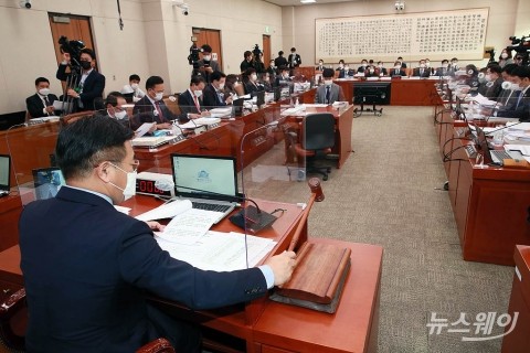 한류스타 입대연기법 등 법사위 통과···국민의힘 불참