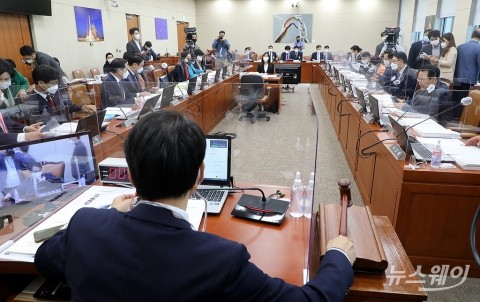 이통3사 “유통구조 혁신, 요금인하 늦어도 연말 추진”