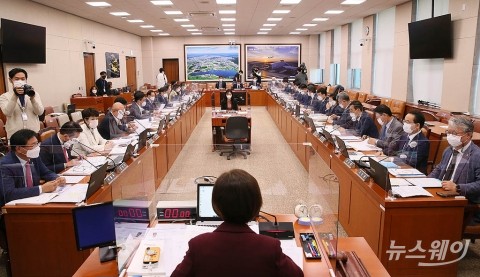 박덕흠 특혜수주 의혹 놓고 여야 간 공방전