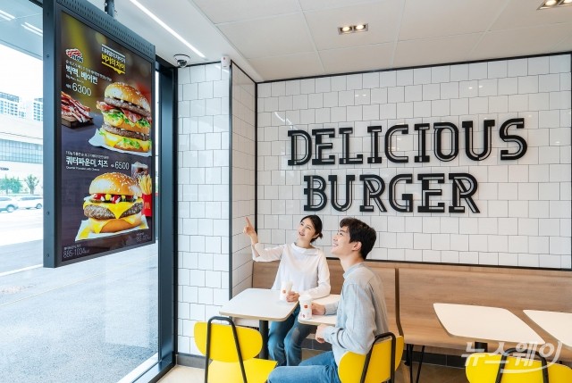 삼성전자, 맥도날드 매장에 메뉴·광고판 디지털화