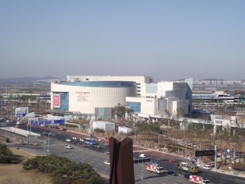 롯데마트 김포공항·검단몰 개·폐점 놓고 서부권 ‘들썩’