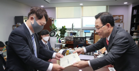 주호영 “여야정 협의체 상설화···문 대통령에 회동 제안 준비”