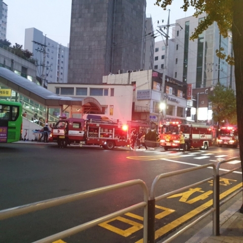 회기역 에스컬레이터 화재, 1시간 무정차 통과···인명피해는 없어