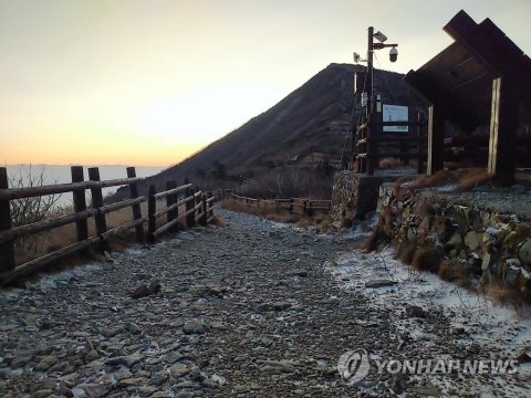 설악산 올가을 첫눈···지난해 보다 18일 늦어
