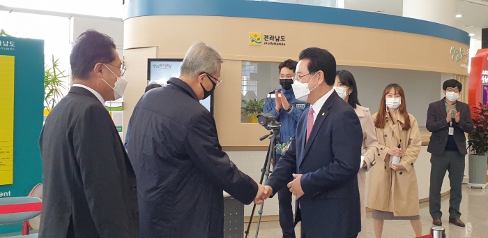  ‘국민의 힘’ 김종인 비대위원장, 전남도청 방문 기사의 사진
