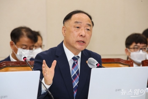 홍남기 “질 좋은 중형주택 공공임대 5년간 6만3000호 공급”