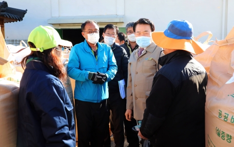 정종순 장흥군수, 공공비축미 매입 현장 찾아 ‘소통’