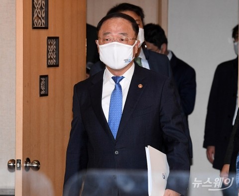 홍남기 “내년 아파트 포함 주택 46만가구 공급···전세 상승세는 꺾여”