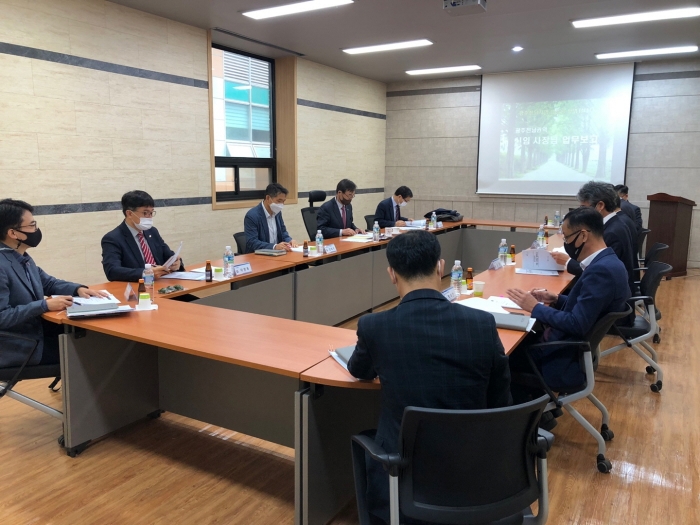 한국가스안전공사 임해종 사장이 광주전남지역본부을 방문, 탁송수 본부장으로부터 업무현황을 보고받고 있다.