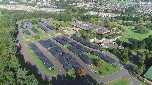 한화큐셀, 英 최대 보험사 아비바 주차장 태양광 발전소에 모듈 공급