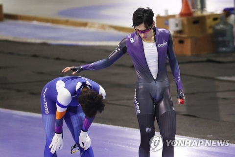 빙속 엄천호, 회장배 5,000ｍ 우승···‘복귀’ 이승훈은 4위