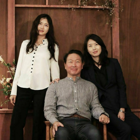 최태원 SK그룹 회장, 두 딸과 군산 창업지원센터 동행했다