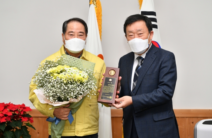 최형식 담양군수, 전국시장군수협의회 공로패 수상 기사의 사진