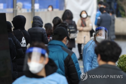 오늘부터 수도권 헬스장-학원-노래방 문닫고 마트는 밤 9시까지
