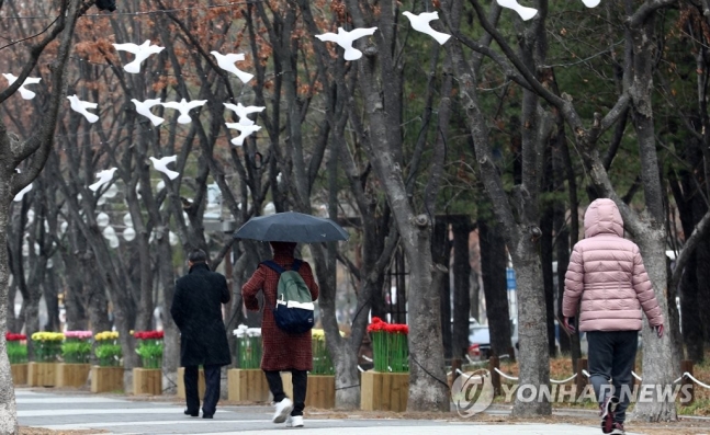 내일 날씨, 전국 흐리고 비···오전에도 영상권 회복 ‘포근’ / 사진=연합뉴스 제공