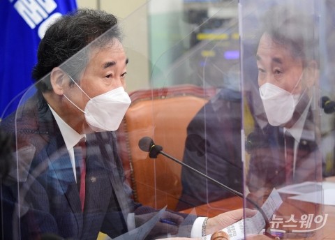 與 최고위원들 ‘소신 발언’에 난감한 이낙연···리더십 한계 왔나