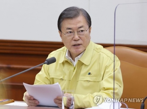 문 대통령 “거리두기 3단계 격상 중대 국면···불가피하면 과감히 결단”