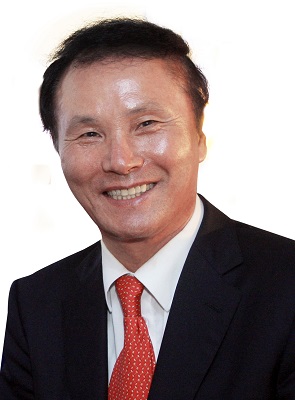 김영찬 골프존뉴딘그룹 회장, 연말 이웃사랑 성금 5억원 전달