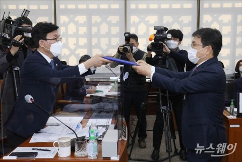 권덕철 인사청문회, K-방역 놓고 여야 공방전