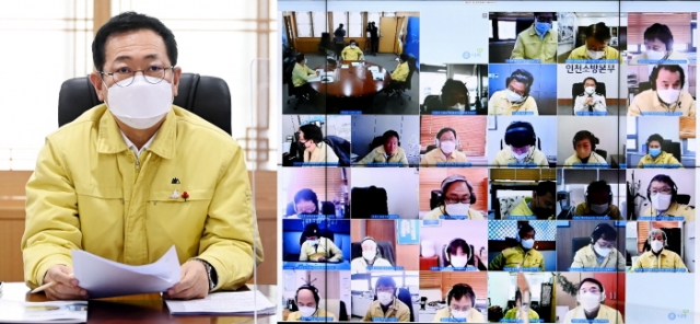 7일 박남춘 인천시장이 신년 첫 회의인 ‘1월 실·국장회의(비대면 영상회의)’를 진행하고 있다.