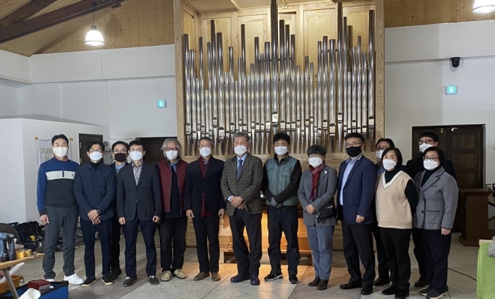 전주기전대학이 7일 오르겔홀에서 홍성훈 마이스터가 제작한 파이프 오르간에 생명을 불어 넣는 ‘첫 울림 기념식’을 진행하고 있다.