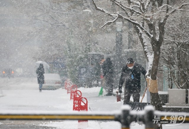 전국 대부분 오후까지 눈···출근길 교통 혼잡 예상