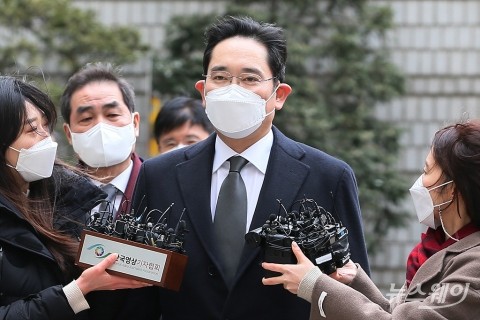 엇갈린 정치권 반응···민주 “존중”·정의 “분노”