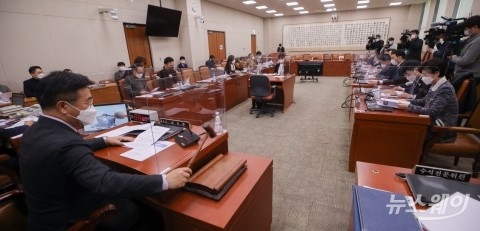 법사위서 막힌 백신휴가비 지원법···“최대 4조원 필요”