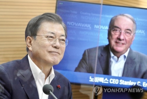 문 대통령 “노바백스 백신 2000만명분 이달 안 계약···이르면 5~6월 공급”