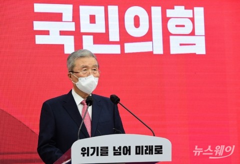 김종인 “우리나라 고용문제 심각···노동법 문제 해결해야”