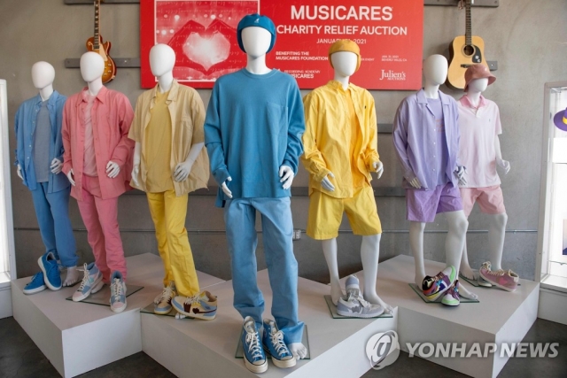 방탄소년단(BTS) ‘다이너마이트’ MV 의상, 1억8천만원에 낙찰