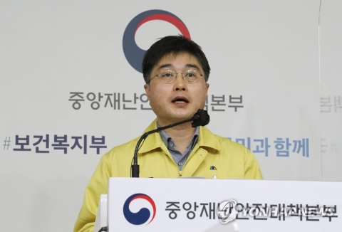 코로나19 372명 확진···사흘 연속 300명대