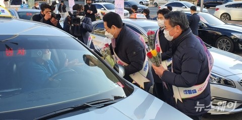 전남농협·전라남도, 화훼농가 돕기···‘일상에 꽃 생활화’ 홍보