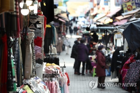 “전국민 재난지원금 현금으로 받은 가구 94%, 소비지출에 사용”