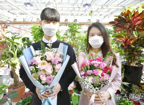 NH농협은행 전남영업본부, 화훼농가 돕기 “꽃 선물하세요! LOVE FLOWER”