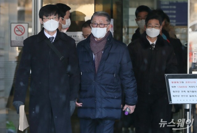 ‘배임 의혹’ SK 최신원·조대식 재판 “연내 마무리 목표”