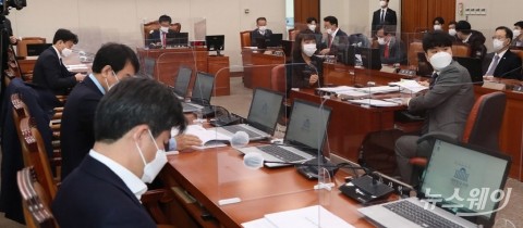 국토부, ‘가덕도공항’ 반기···당정 갈등 새 불씨