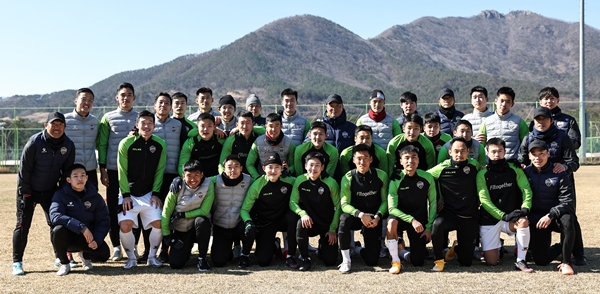김천상무 프로축구단 단체사진(사진제공=김천상무프로축구단)